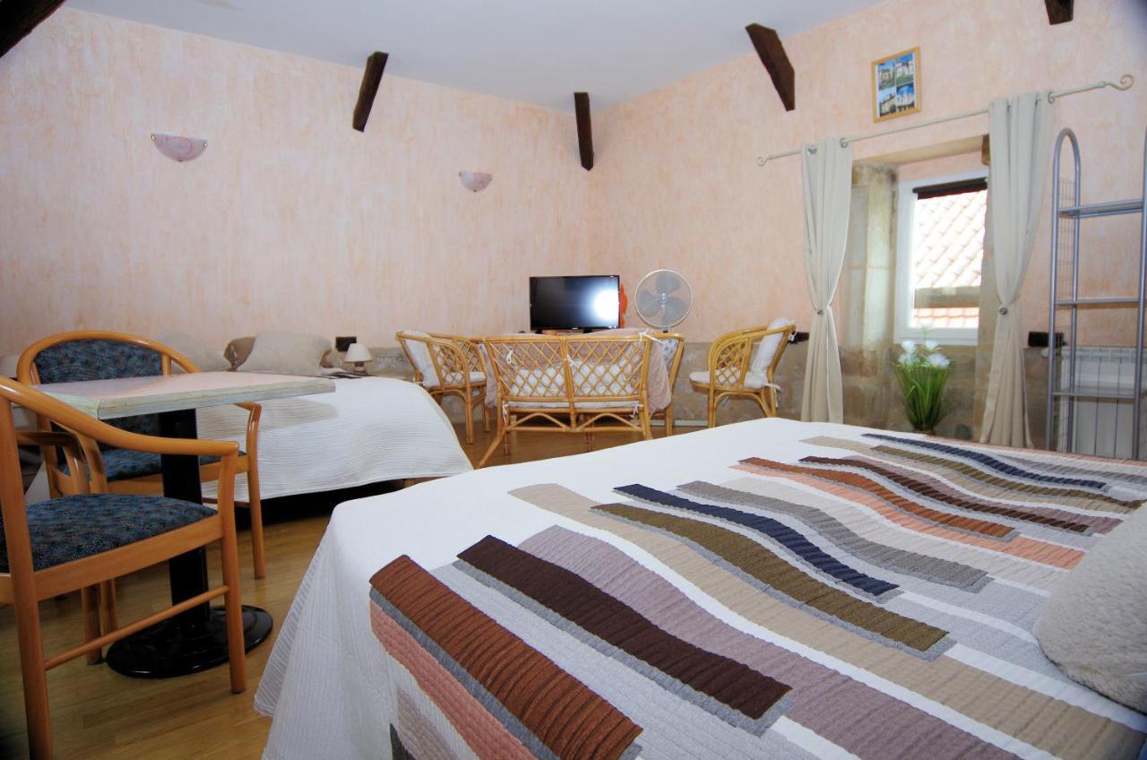 Le domaine de l'Escadasse Faycelles Extérieur photo