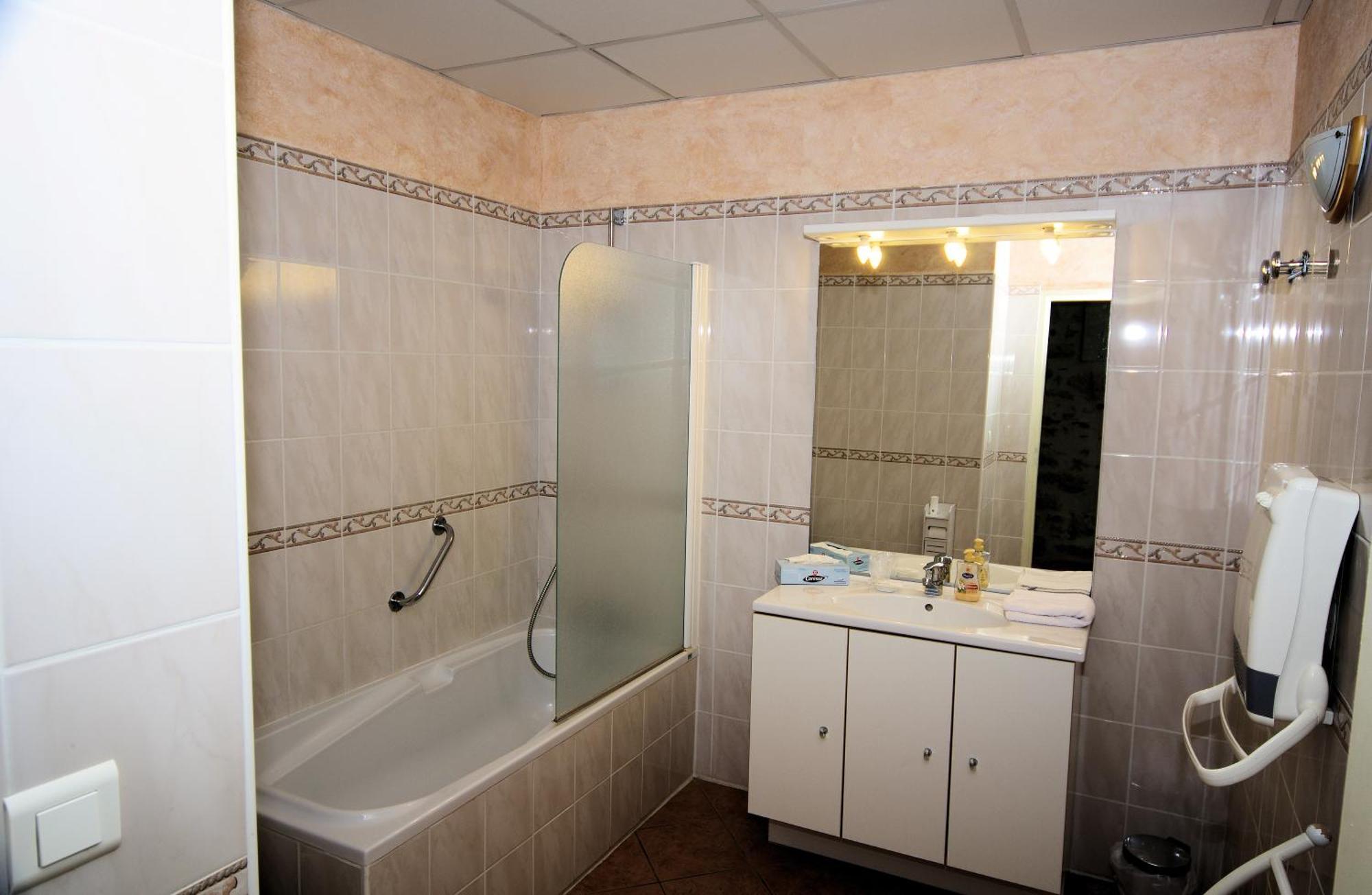 Le domaine de l'Escadasse Faycelles Extérieur photo