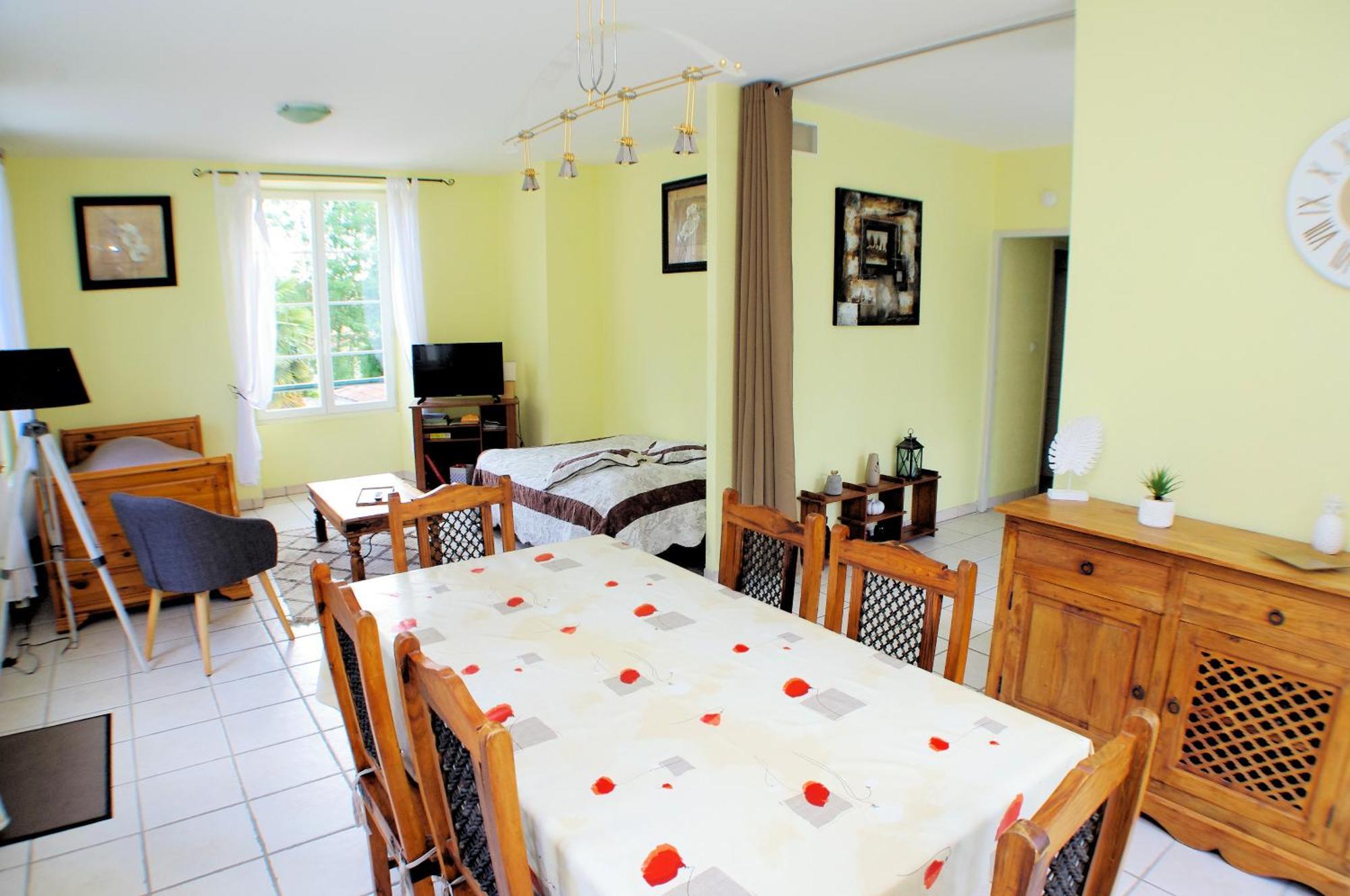 Le domaine de l'Escadasse Faycelles Extérieur photo